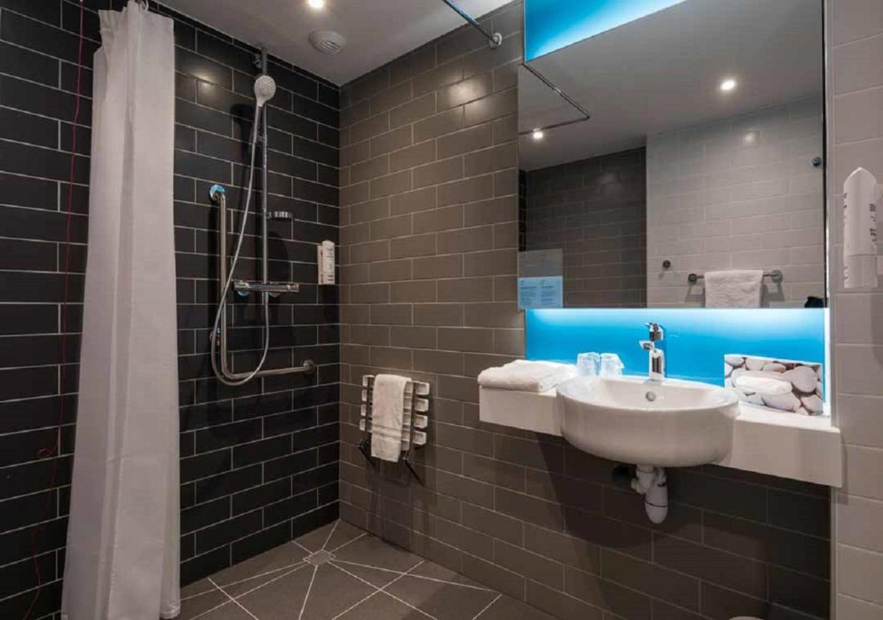 Holiday Inn Express - Paris - Cdg Airport By Ihg Roissy-en-France Exteriör bild
