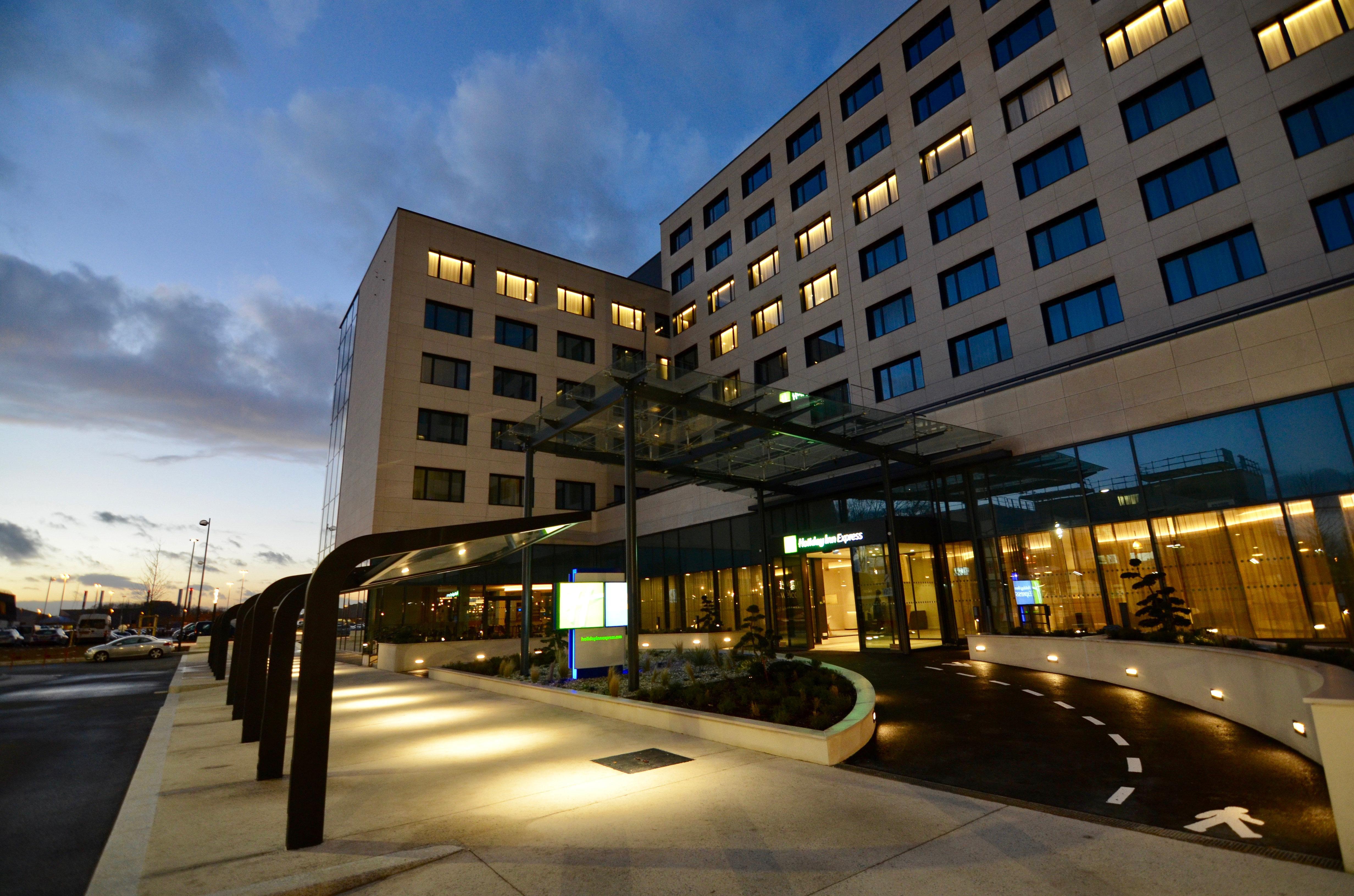 Holiday Inn Express - Paris - Cdg Airport By Ihg Roissy-en-France Exteriör bild
