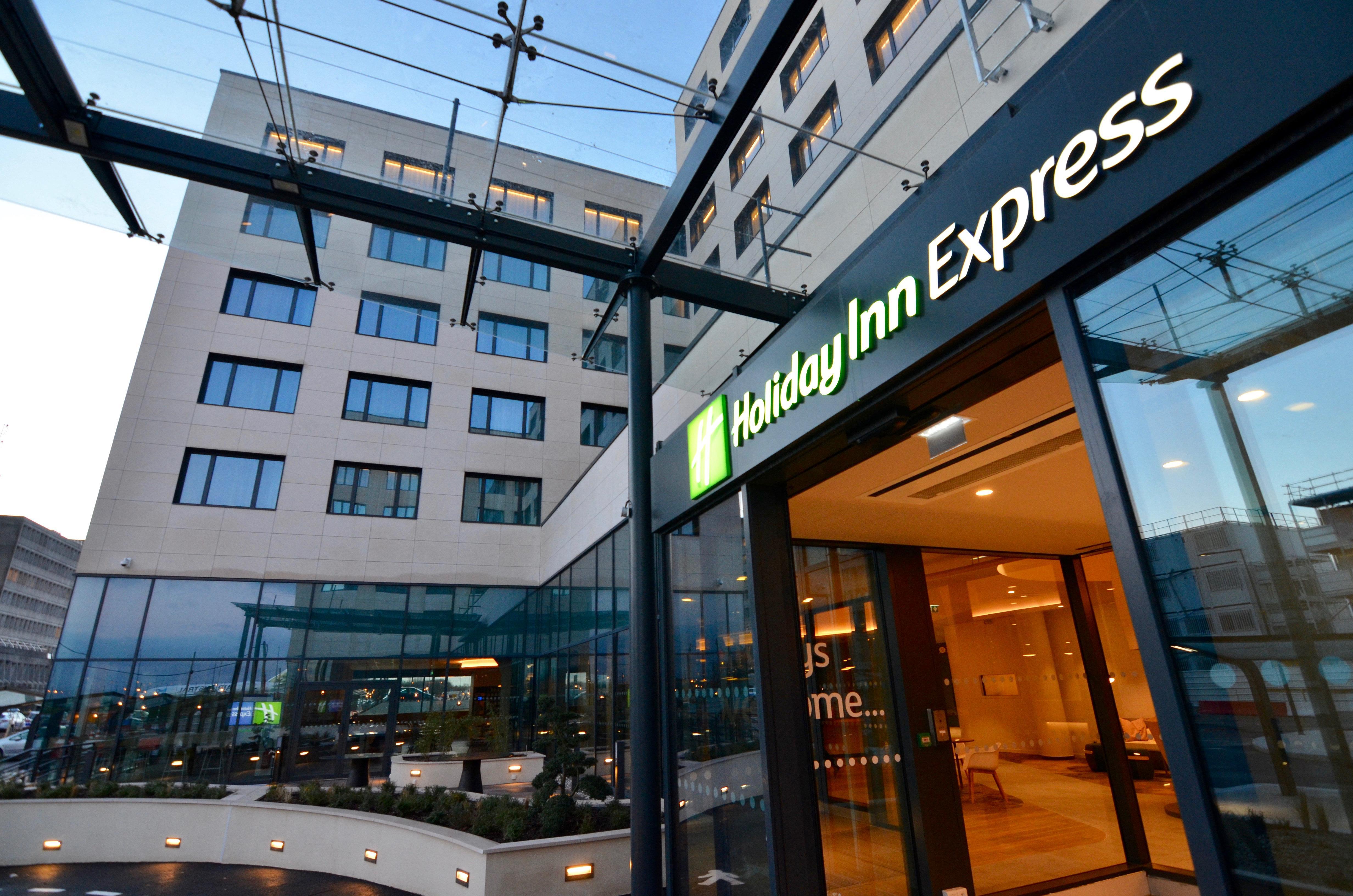 Holiday Inn Express - Paris - Cdg Airport By Ihg Roissy-en-France Exteriör bild
