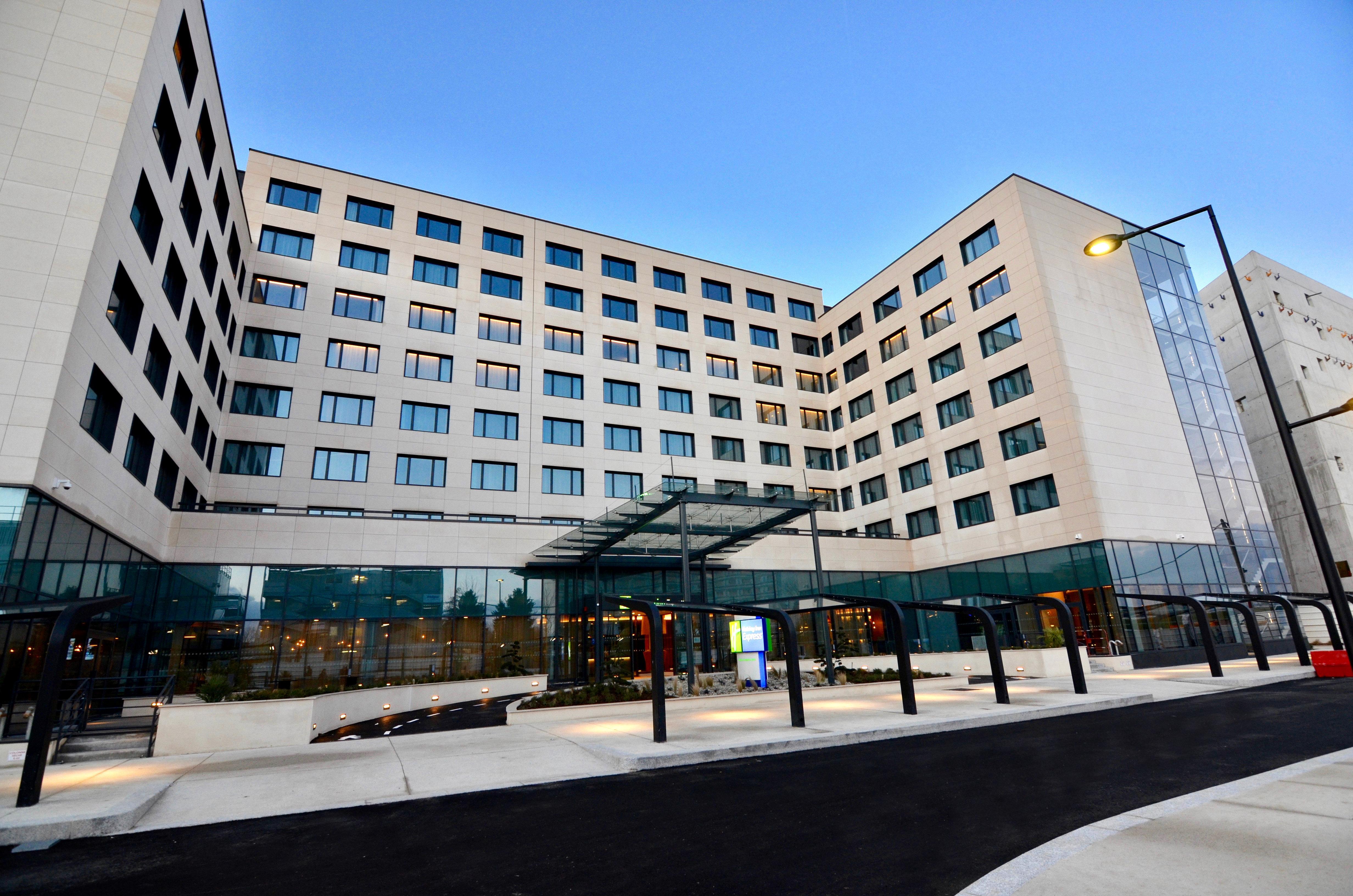 Holiday Inn Express - Paris - Cdg Airport By Ihg Roissy-en-France Exteriör bild