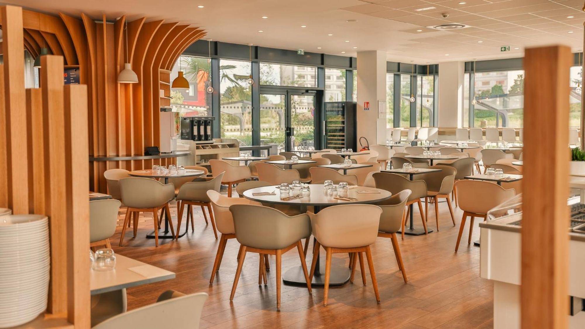 Holiday Inn Express - Paris - Cdg Airport By Ihg Roissy-en-France Exteriör bild